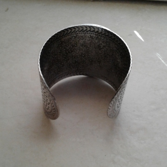 Neiman Marcus Faux Turquoise Bracelet - Picture 4 of 5